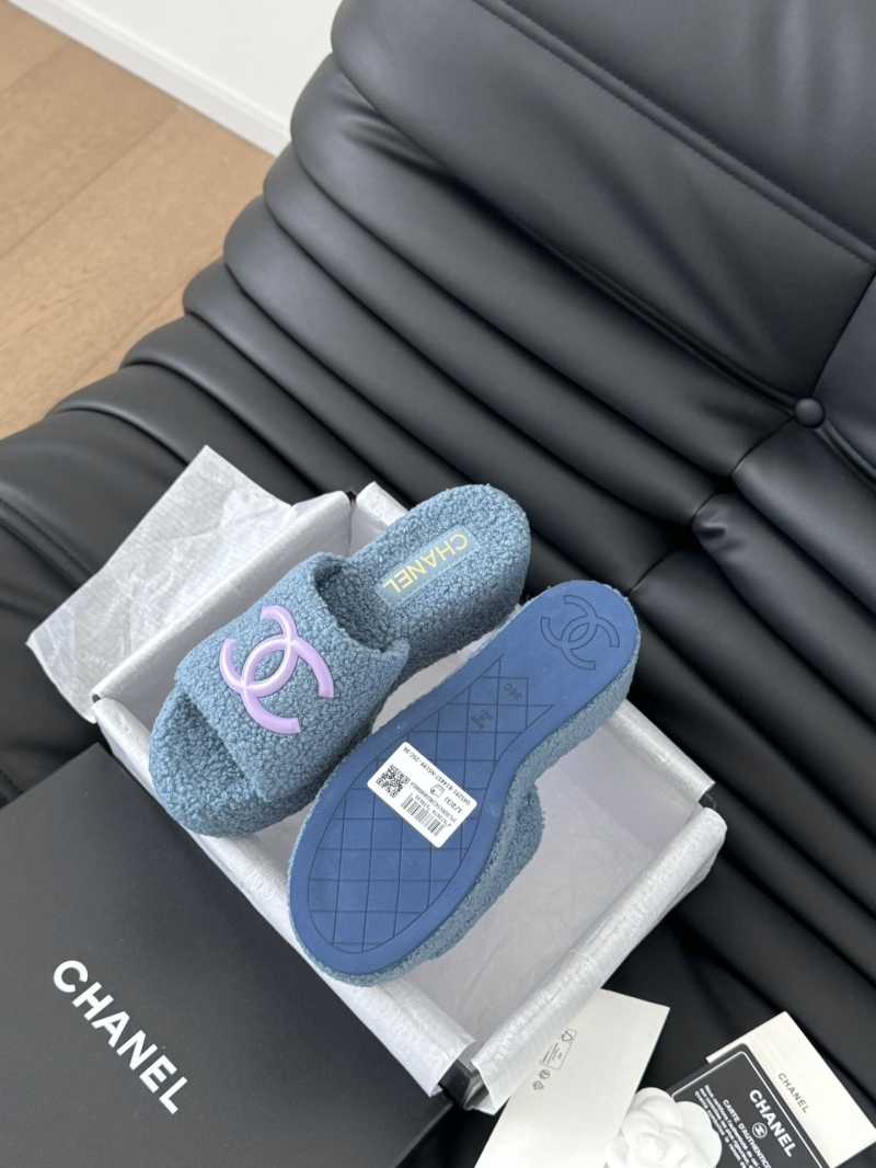 Ch**el slippers